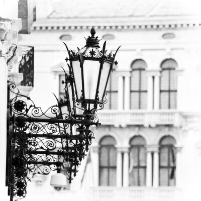 Fotobehang Zwart-witte Venetiaanse lantaarns