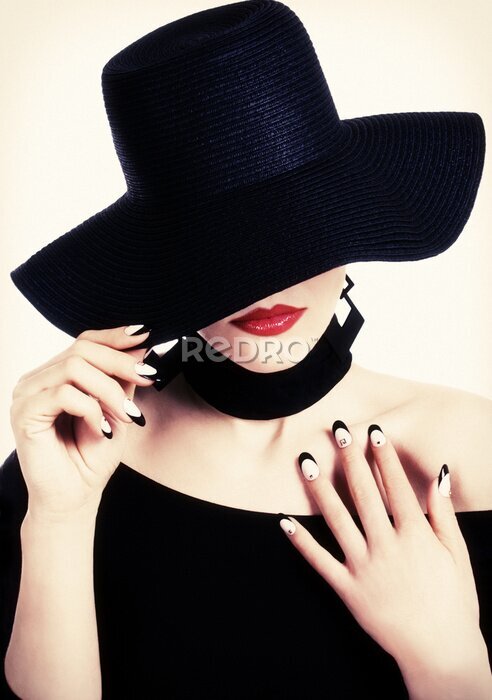 Fotobehang Zwarte hoed, rode lippen en nailart