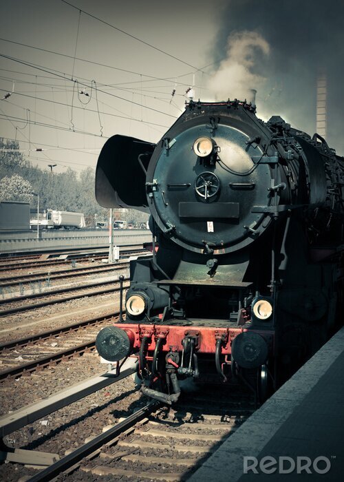 Fotobehang Zwarte stoomtrein aan het station