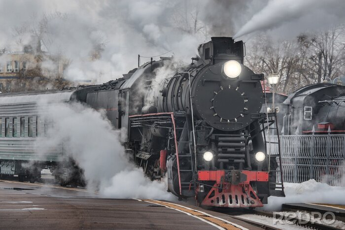Fotobehang Zwarte stoomtrein in de herfst
