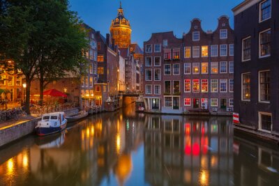 Amsterdam 's avonds verlicht