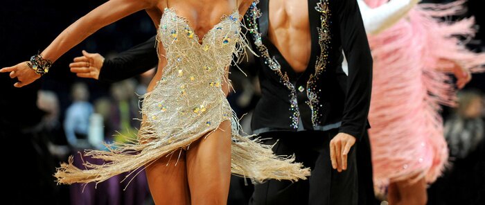 Poster Ballroomdansers in glimmende kostuums