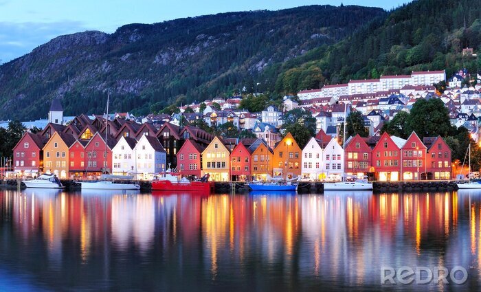 Poster Bergen night view Cityscape reflectie