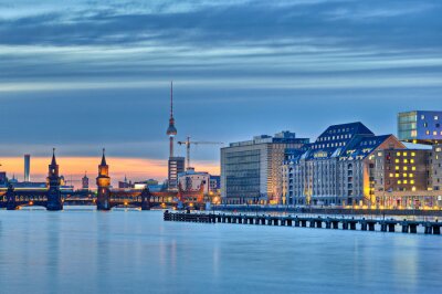 Berlijn en de brug over de rivier