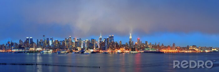 Poster Bewolkte skyline van New York City