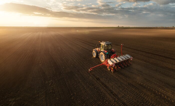 Poster Boer met tractorzaad