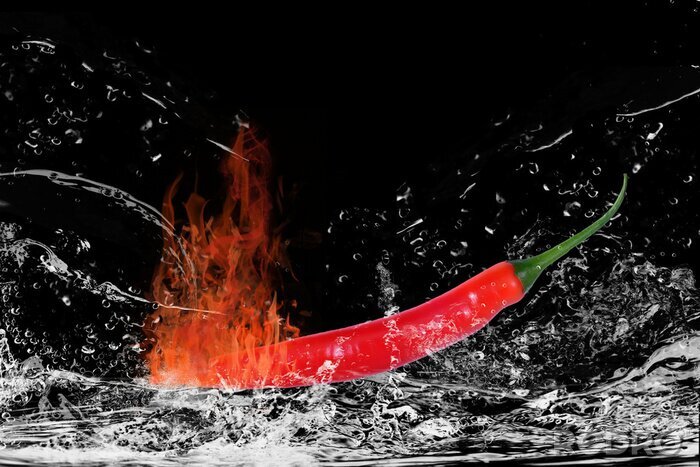 Poster Brandende peper bespat met water
