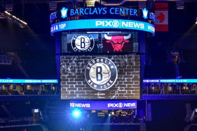Poster Brooklyn, New York - 28 oktober 2015: Brooklyn Nets versus Chicago Bulls bij Barclays Center openingswedstrijd.