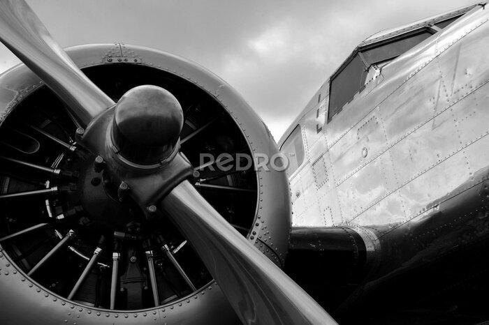 Poster Close-up van de propeller van een retro militair vliegtuig