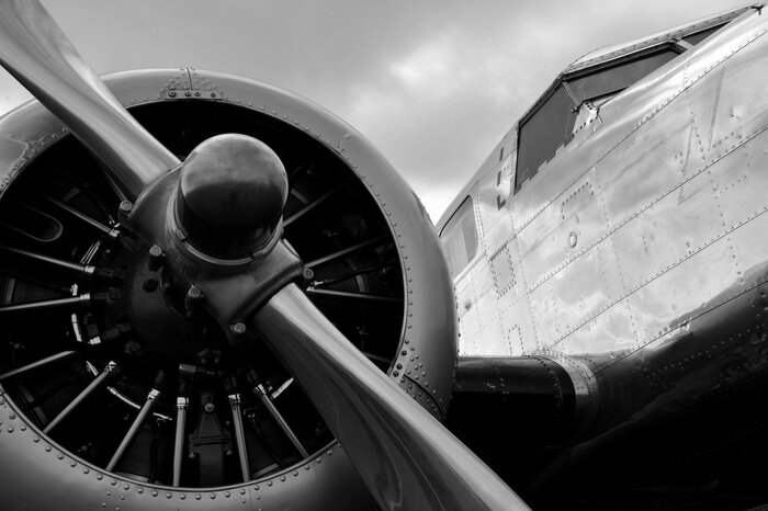 Poster Close-up van de propeller van een retro militair vliegtuig