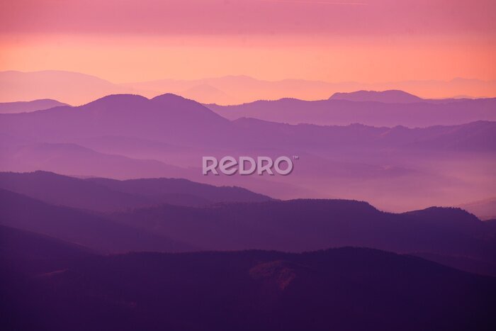 Poster De ondergaande zon schildert kleuren in de lucht