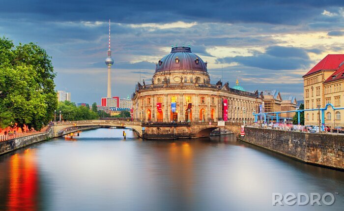 Poster De skyline van Berlijn in de schemering