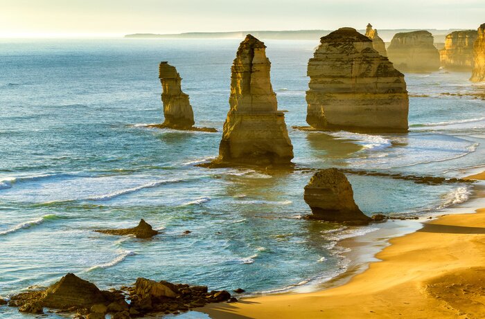 Poster De Twaalf Apostelen bij zonsondergang langs Great Ocean Road, Victoria -