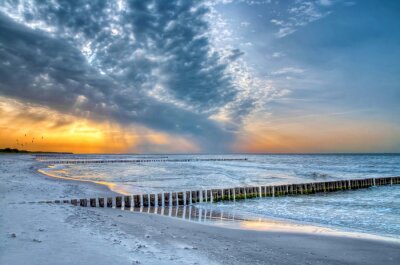 De zee na zonsondergang