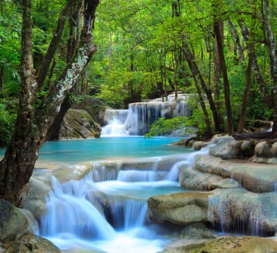 Delicate watervallen in de jungle