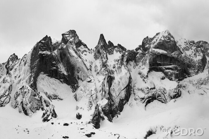 Poster Detail van de Sciero-groep in de Rhätische Alpen in Zwitserland. Zwart-witte fijne kunstberg de winter
