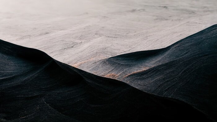 Poster Donker abstract landschap van bergen