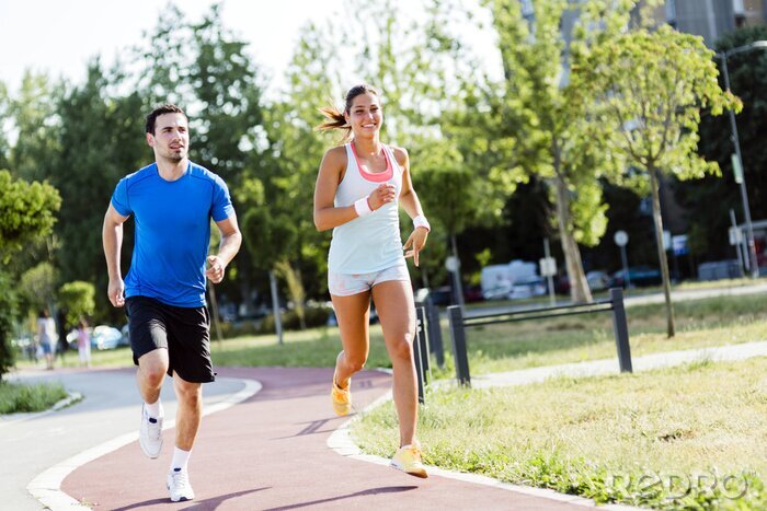 Poster Een man en een vrouw joggen