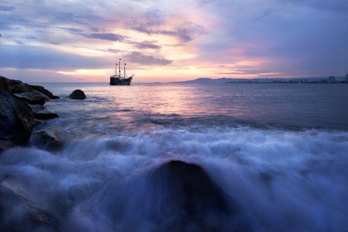 Poster Een schip in een kalme oceaan