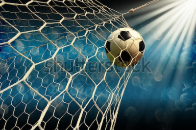 Poster Een voetbal die op doel afgaat