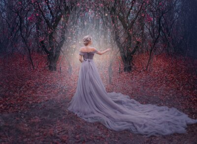 Poster Een vrouw en een magische uitstraling in het bos