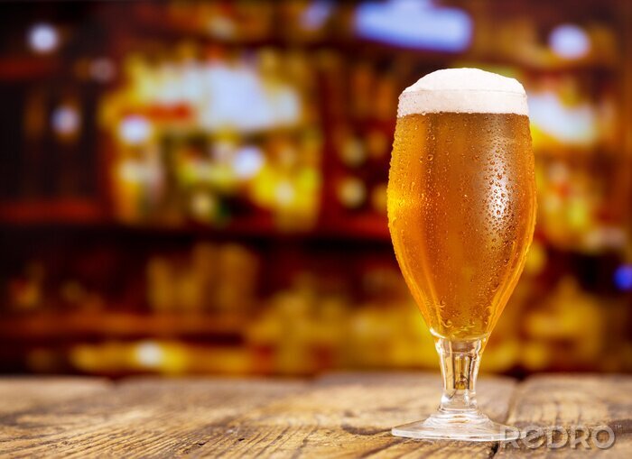 Poster Gekoeld bier in een bar