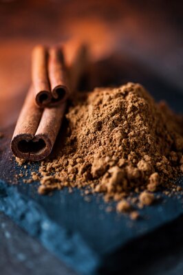 Poster Gemalen kaneel en kaneelstokjes