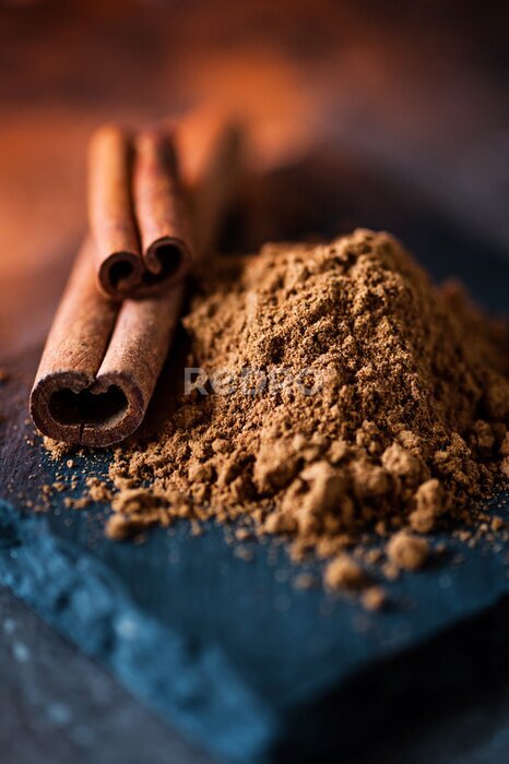 Poster Gemalen kaneel en kaneelstokjes