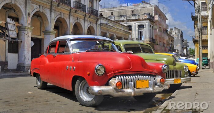 Poster Havana straat met kleurrijke oude auto's in een ruwe