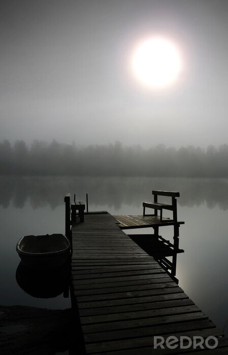 Poster Herfstlandschap van een mistig meer