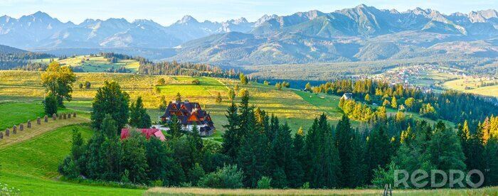 Poster Het Tatragebergte en een charmant dorpje