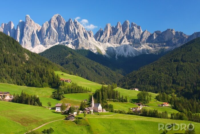 Poster Idyllisch dorp in de bergen van de Alpen