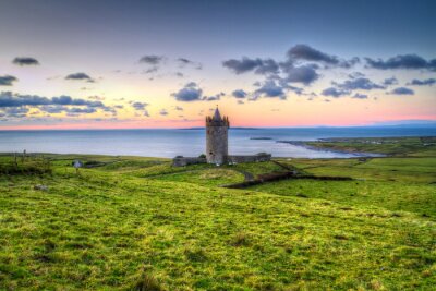 Poster Iers landschap met een kasteel