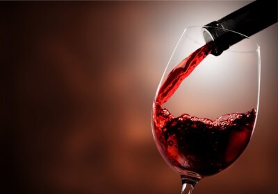 Ingeschonken rode wijn in een glas