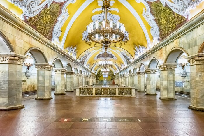 Poster Interieur van Komsomolskaya metrostation in Moskou, Rusland