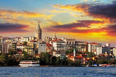 Istanbul bij zonsondergang - wijk Galata, Turkije