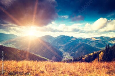 Poster Karpatische bergtoppen in het licht van de zonsondergang