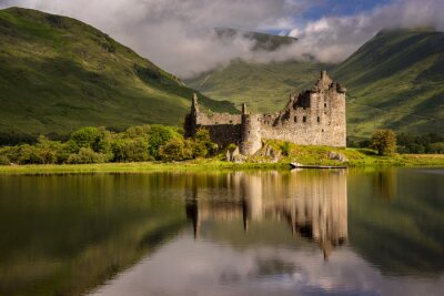 Kilchurn Castle in Schotland, groen landschap
