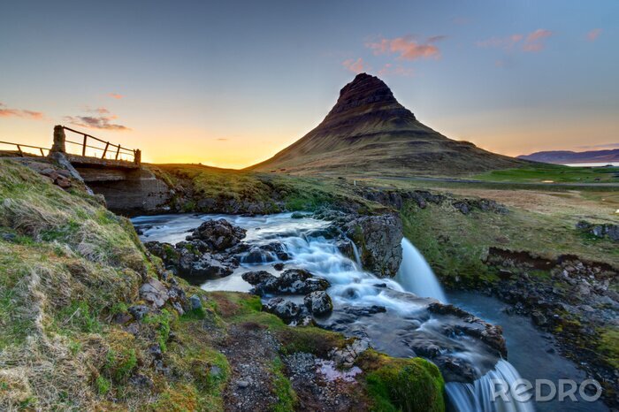 Poster Kirkjufellberg en waterval in IJsland