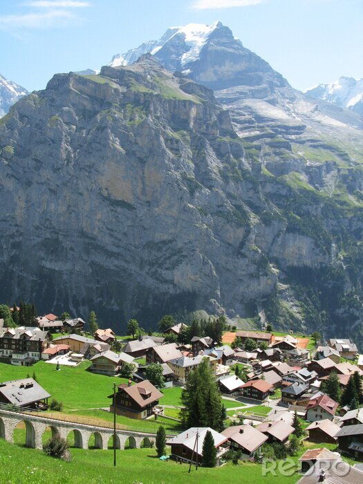 Poster Kleine stad onder een grote berg
