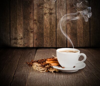 Koffie in een kopje bonen en kruiden