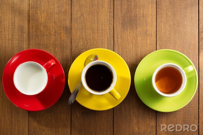 Poster kopje thee, melk, koffie op hout