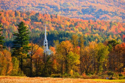 Landelijke Vermont stad tijdens de piek blad seizoen.