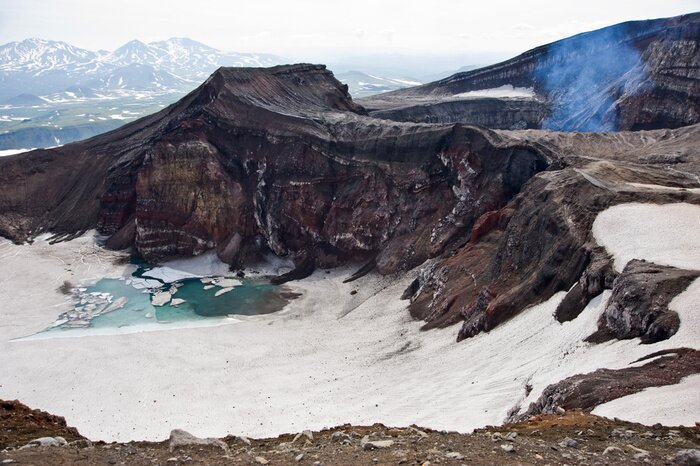 Poster Landschap met een vulkaan
