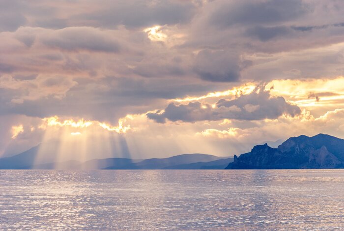 Poster Landschap met ondergaande zon en een meer