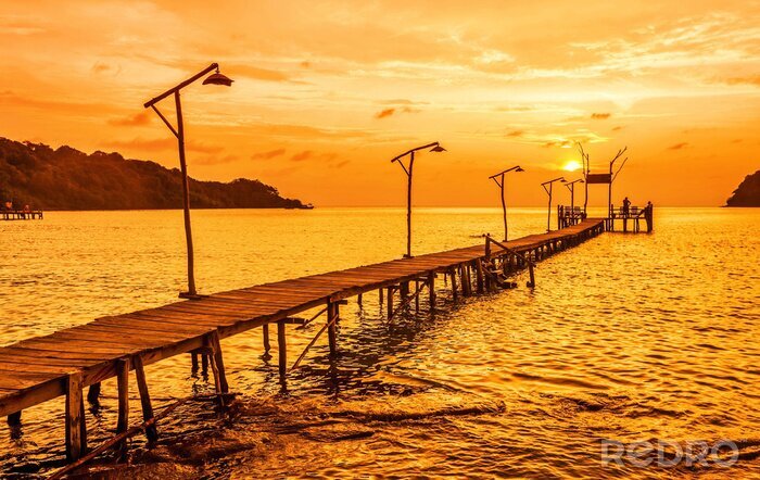 Poster Lange pier met lantaarns