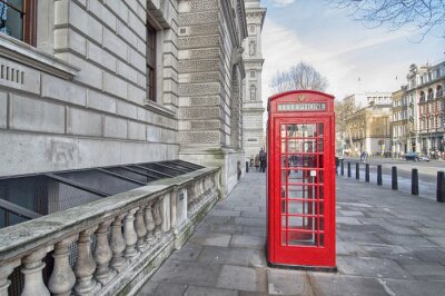 Poster Londense telefooncel voor het gebouw