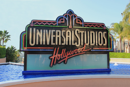 Poster Los Angeles, California, USA - 10 oktober 2014: Universal Studios Hollywood, de entertainment hoofdstad van LA, is de eerste filmstudio en themapark van Universal Studios themaparken over de hele were