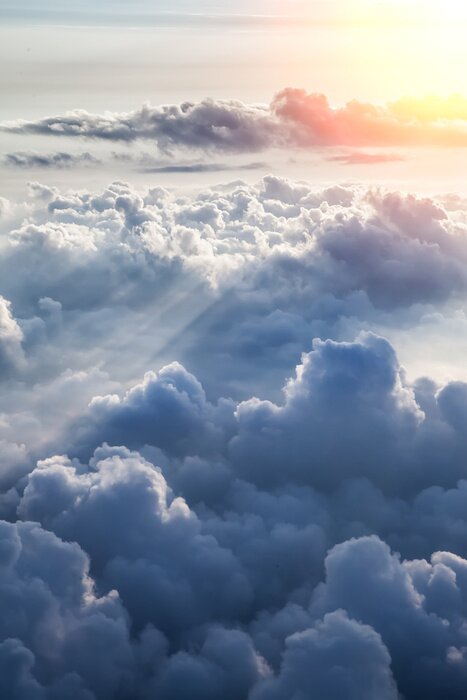 Poster Lucht met donkere wolken