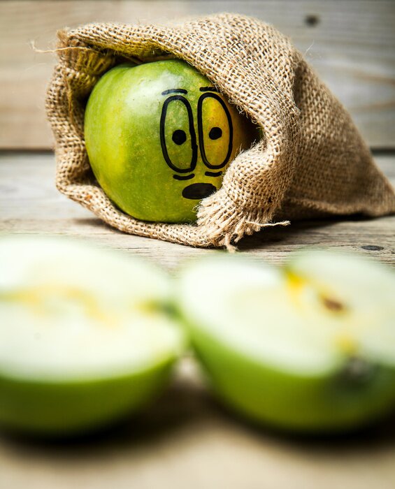 Poster Mes slice appel op houten achtergrond.